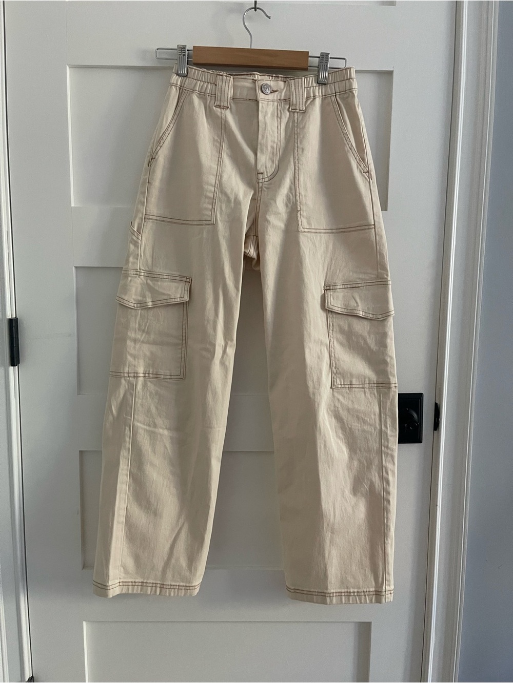 Almost Famous Juniors' Twill High Rise Skater Cargo Pants  Cream S